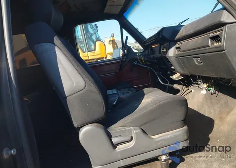 1981 Ford Bronco U100 z USA, uszkodzony, nr VIN 1FMEU15G8BLA45769